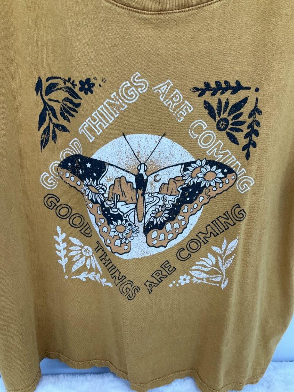 HRT & LUV size XL X-Large Short Sleeve Graphic Tee Good things are Coming Golden - Picture 3 of 7